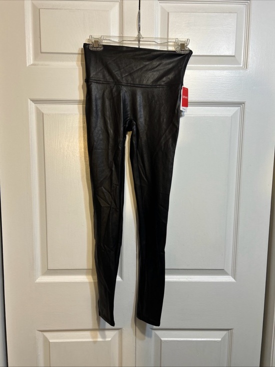 SPANX Pants - NWT SPANX Faux Leather Leggings Size M Medium Black Slimming 2437